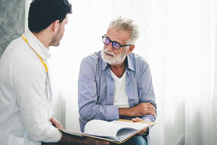 A patient consulting to doctor