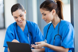 Two nurses discussing report