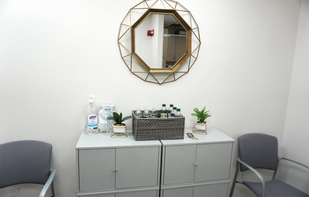 mitchell-medical-group-nyc-waiting-room-2